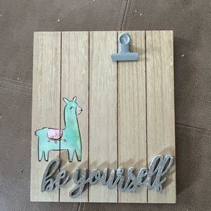 Llama picture holder